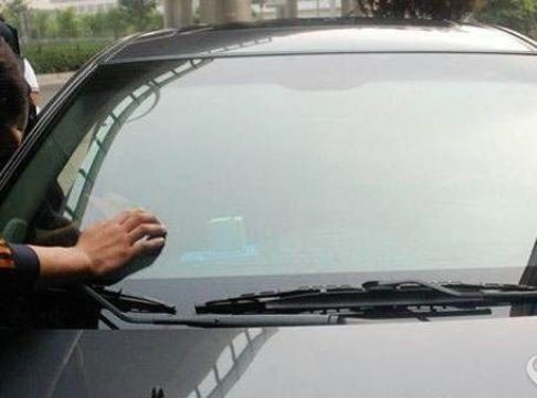 點擊查看詳細信息<br>標題：汽車玻璃 閱讀次數(shù)：2727